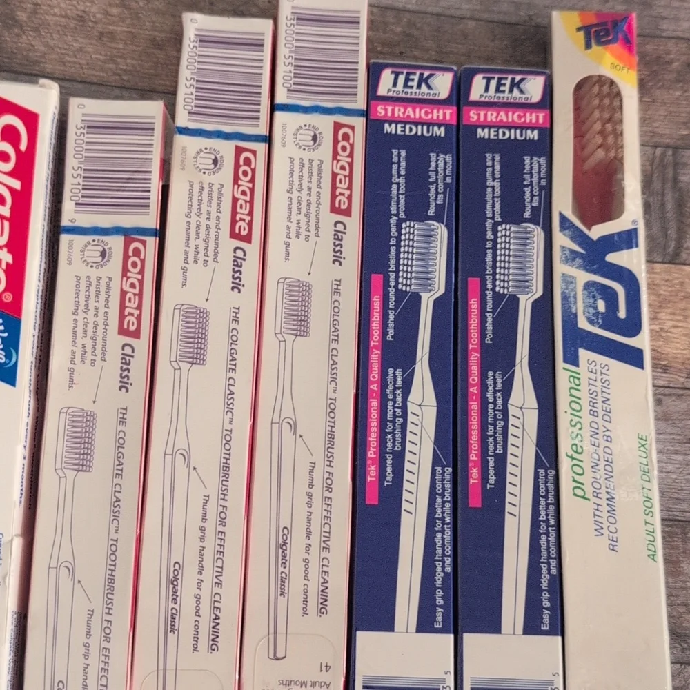 Vintage Crest Reach Colgate Tek Aqua fresh Assorted Toothbrush Lot Of‎ 16